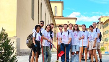 Litter & Brooms, US Students Clean the Streets of Florence